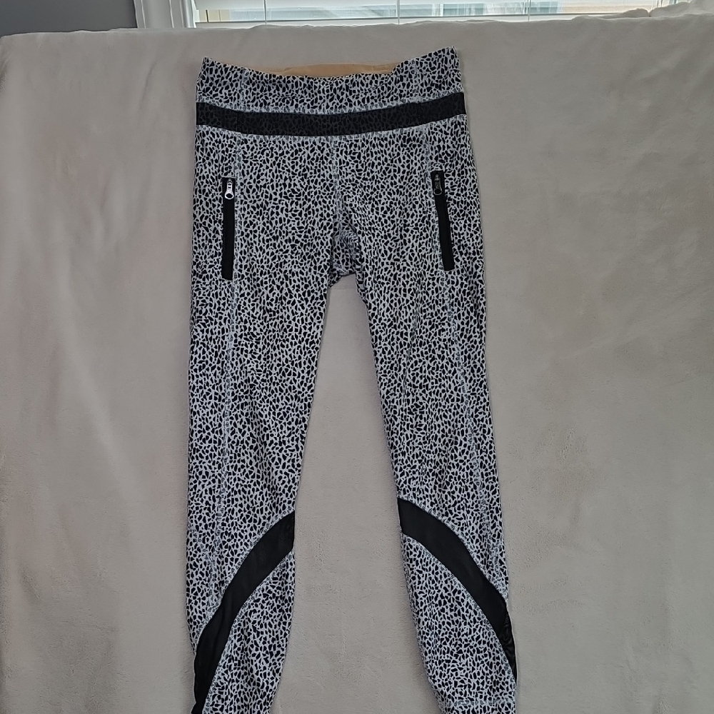 Lululemon Athletica Black‎ and White Patterned Leggings Size 4
